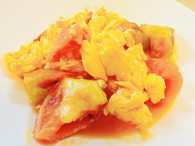 ごま油＆ガーリック醤油ドレッシングが合う料理：トマト卵の炒め物