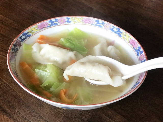 餃子を使った中華スープの人気レシピ：ワンタンで代用も可の作り方