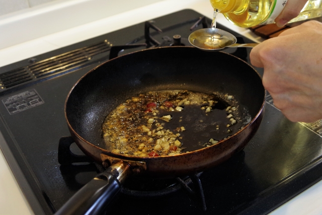 ごま油＆ガーリック醤油ドレッシングを炒めると『炒め物』や『ステーキ』に合う味