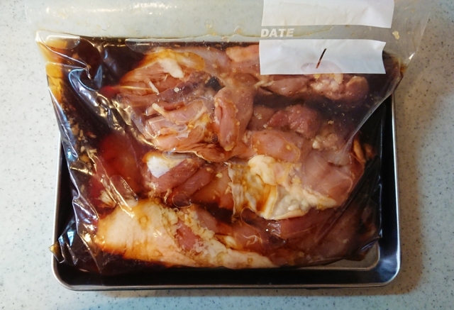 鶏肉を下味冷凍する方法：おすすめはジップロック⇒金属バットで急速冷凍