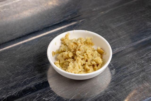 生姜ドレッシングの作り方：ノンオイルのレシピは「醤油」＋「酢」と砂糖を「１：１：小さじ１」が黄金比率＝人気１位レシピ