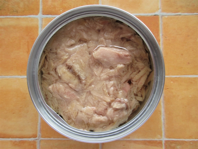 無限キャベツの人気レシピ：材料で必要なのはシーチキン・ツナ缶（マグロの油漬け）を１個