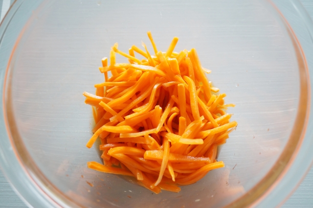 キャロットラペをレンジで作る方法⇒パサつかない簡単テクニックとは？