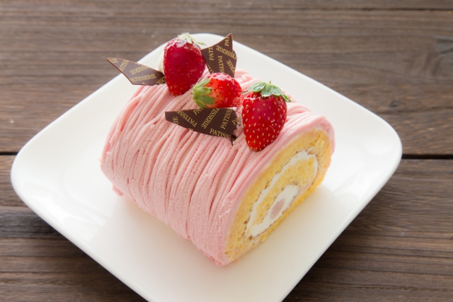 母の日の意味や由来：日本の母の日はスイーツが人気⇒苺のロールケーキ