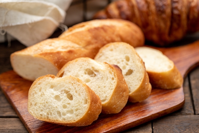 フランスパンの冷凍保存の方法と日持ち期間⇒スライスして２週間から１カ月がフランスパンの冷凍保存の賞味期限