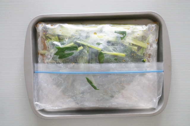 長期保存⇒小松菜の胡麻和えの作り置きの冷凍保存：ジップロック１ヵ月が日持ち目安