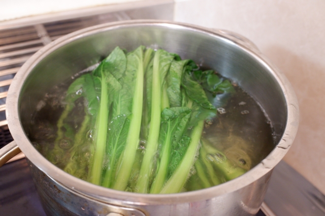 小松菜のゆで時間：根元：10秒と葉を浸して20秒の合計30秒