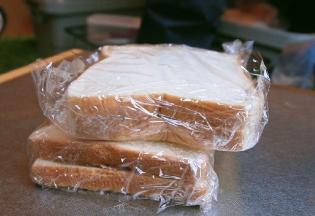 食パンの冷凍保存の方法⇒ラップに包んで２週間～１カ月が日持ちする冷凍保存の期間