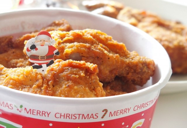 クリスマスにフライドチキンを食べる理由：ケンタッキーの企画と日本人の勘違い