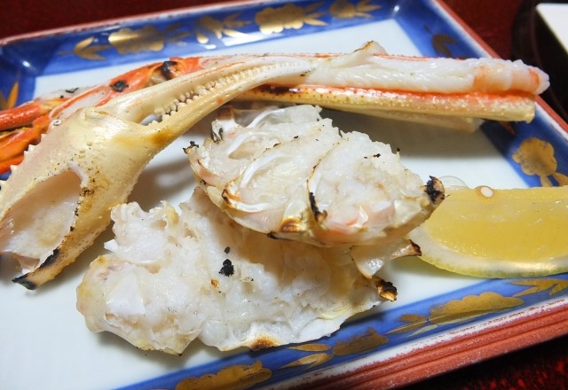 大晦日の食べ物ランキング４位：蟹鍋のカニは正月の焼き蟹用に残すのが定番の食べ方