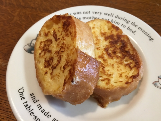 フランスパンの食べ方：パリジャンのフライパンの温め直し⇒フレンチトースト