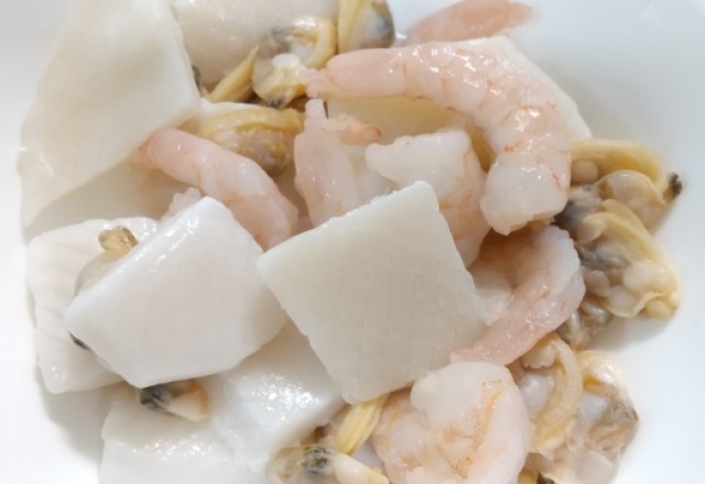 海老・イカ・タコの刺身のリメイク料理術：冷凍保存は茹でてからシーフードミックスにして保存