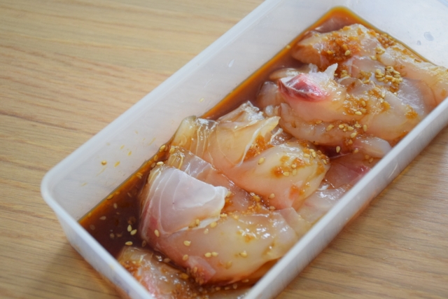 刺身のリメイク料理術：鯛のワサビ醤油漬けは生で保管するより安全