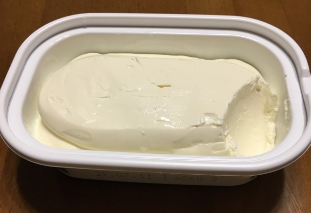桃のカプレーゼに合うチーズ：モッツァレラ以外ならクリームチーズがおすすめの種類
