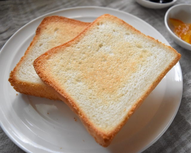 米粉の食パンをトースターで温める方法：200度の温度で３分が理想的な解凍方法