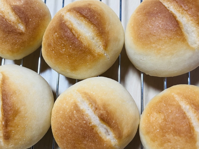 丸型の米粉パンの具材：カスタードクリームと生クリームの冷凍保存はジャリジャリする