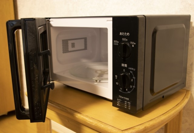 とんかつの温め直し方：電子レンジのみの温め方は『電子レンジ対応：キッチンペーパーを敷き600W：2秒以内』がおすすめの方法