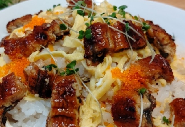 ちらし寿司の変わり種の具：鰻の蒲焼き