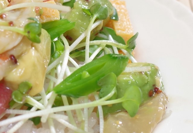 【ちらし寿司】簡単！のせる緑の具：かいわれは白身魚と相性が良い具材