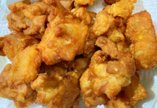 鶏の唐揚げをコーンスターチだけで作る人気レシピ！衣の揚げ方のコツとテクニック
