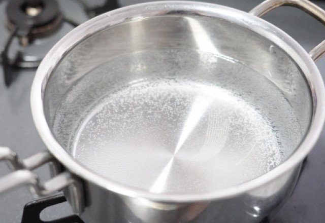 湯銭の解凍方法：沸騰後の湯につけて15分