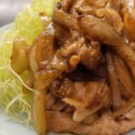 【生姜焼き】薄切り豚ロースの生姜焼きのレシピ！玉ねぎと絶妙の黄金比率のタレ