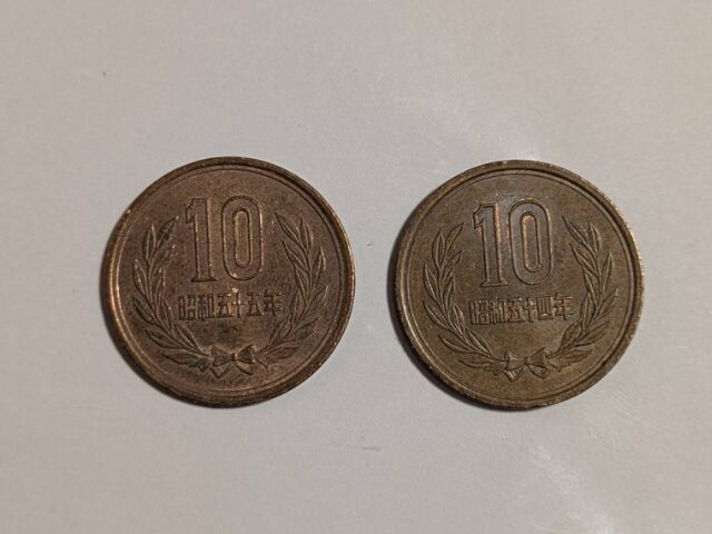 10円×2枚のお賽銭(意味:重ね重ねのご縁×二重の縁)