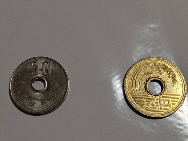 55円のお賽銭(意味:『五重のご縁』や『GOGO』×将来の見通しが良い)