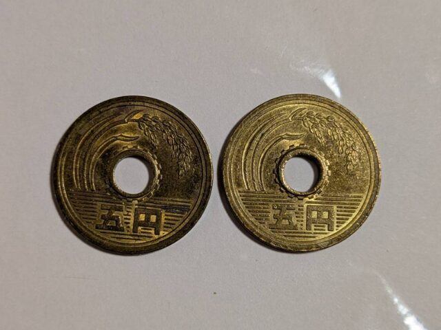 5円×2枚のお賽銭(意味:重ね重ねのご縁×幸先の見通しが良い)
