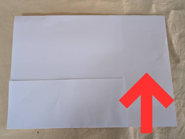 A4用紙の三つ折り(余分に出ている部分を折る)