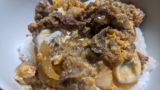 【めんつゆ2倍】牛とじ丼の作り方！吉野家風の卵とじと牛丼のタレの人気レシピ！